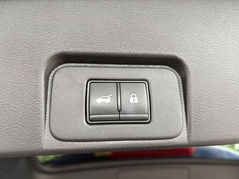 Used 2025 Nissan Rogue SV FWD image 23