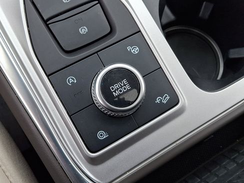 Used 2020 Ford Explorer Platinum w/ Premium Technology Package image 32