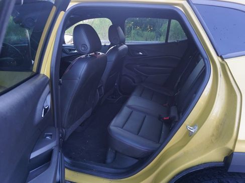 Used 2024 Chevrolet Trax RS FWD image 13