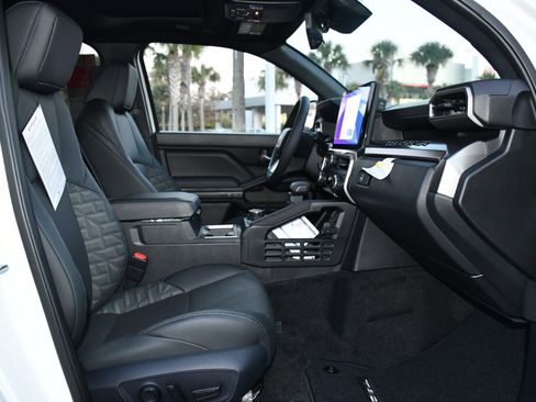 New 2025 Toyota Tacoma TRD Sport image 11