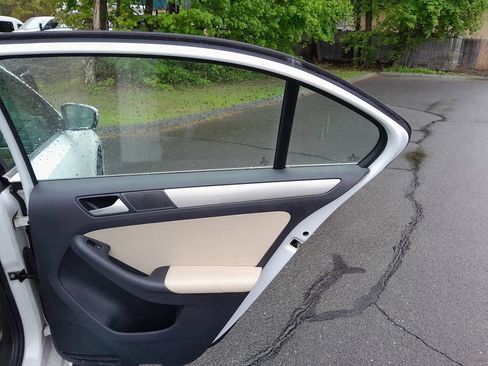 Used 2017 Volkswagen Jetta SE FWD image 35