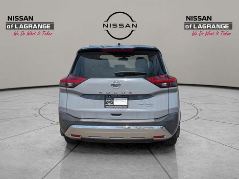 Used 2021 Nissan Rogue Platinum image 6