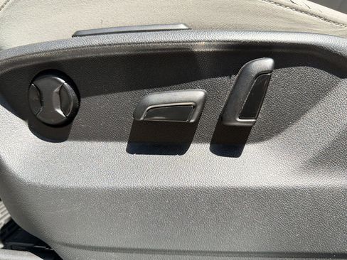 Used 2018 Volkswagen Tiguan SEL Premium w/ R-Line Package image 13