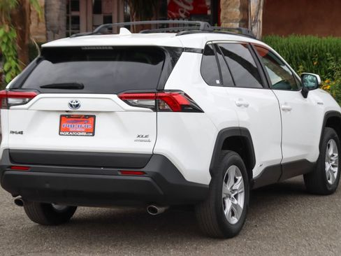 Used 2020 Toyota RAV4 XLE w/ XLE Grade Weather Package AWD/4WD image 9