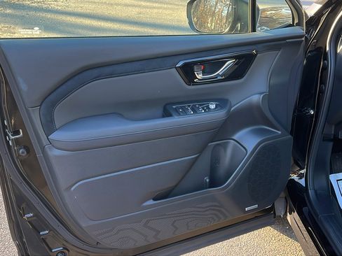 Certified 2025 Subaru Forester Limited image 12