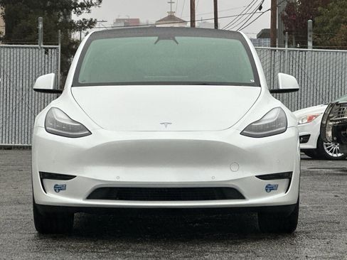 Used 2021 Tesla Model Y Long Range image 9