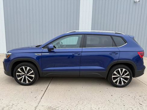 Used 2023 Volkswagen Taos SE image 1