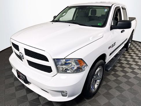 Used 2017 RAM 1500 Express w/ Express Value Package AWD/4WD image 3