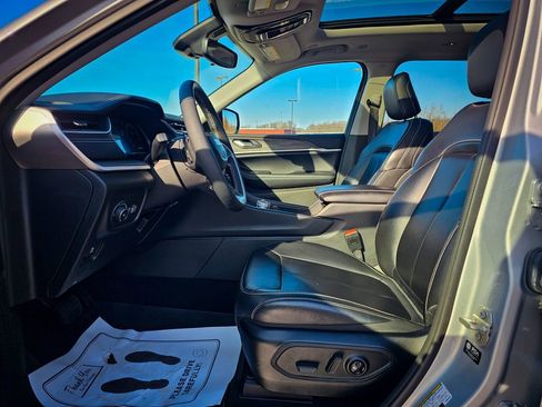 Certified 2024 Jeep Grand Cherokee L Limited image 12