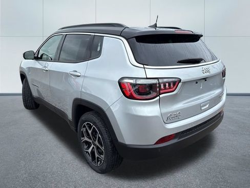 Used 2025 Jeep Compass Limited AWD/4WD image 3