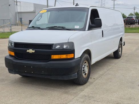 Used 2019 Chevrolet Express 2500 Extended RWD image 3