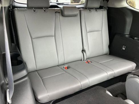 Certified 2023 Toyota Highlander XLE image 30