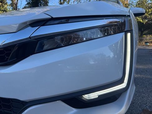 Used 2018 Honda Clarity Touring image 3