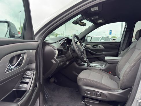 Used 2023 Chevrolet Traverse LT w/ Rear Camera Mirror Package AWD/4WD image 12