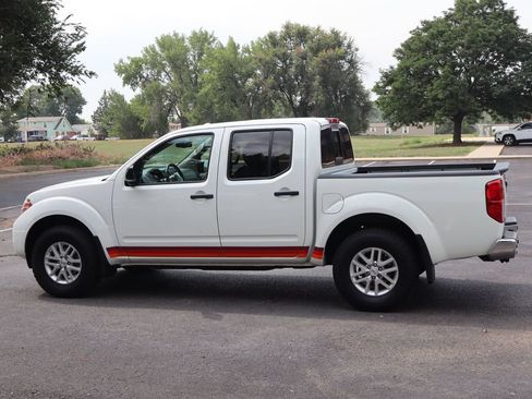 Used 2017 Nissan Frontier SV w/ SV Value Truck Package AWD/4WD image 8