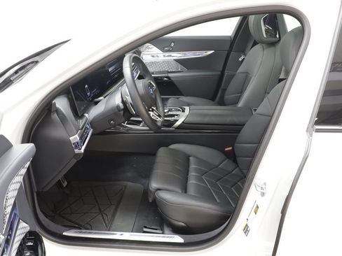 Used 2026 BMW 750e xDrive w/ Autobahn Package AWD/4WD image 6