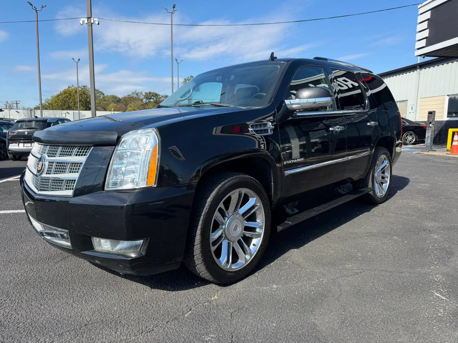 Used 2012 Cadillac Escalade Platinum AWD/4WD image 2