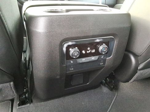 New 2026 Chevrolet Suburban LT image 20