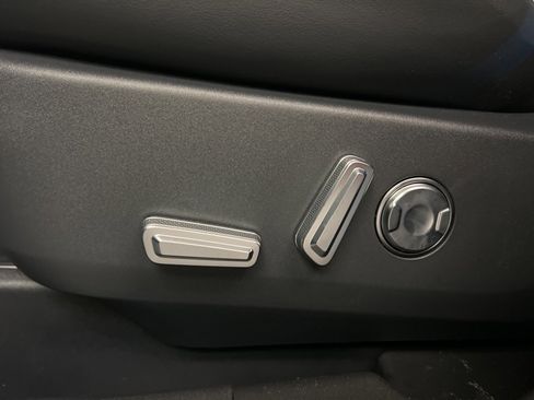 Used 2025 Lincoln Nautilus Premier image 29