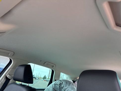 Used 2015 Volkswagen Touareg Sport image 23