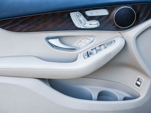 Used 2021 Mercedes-Benz GLC 300 4MATIC image 20