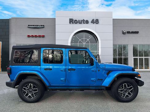 Used 2025 Jeep Wrangler Unlimited Sahara w/ Safety Group image 6