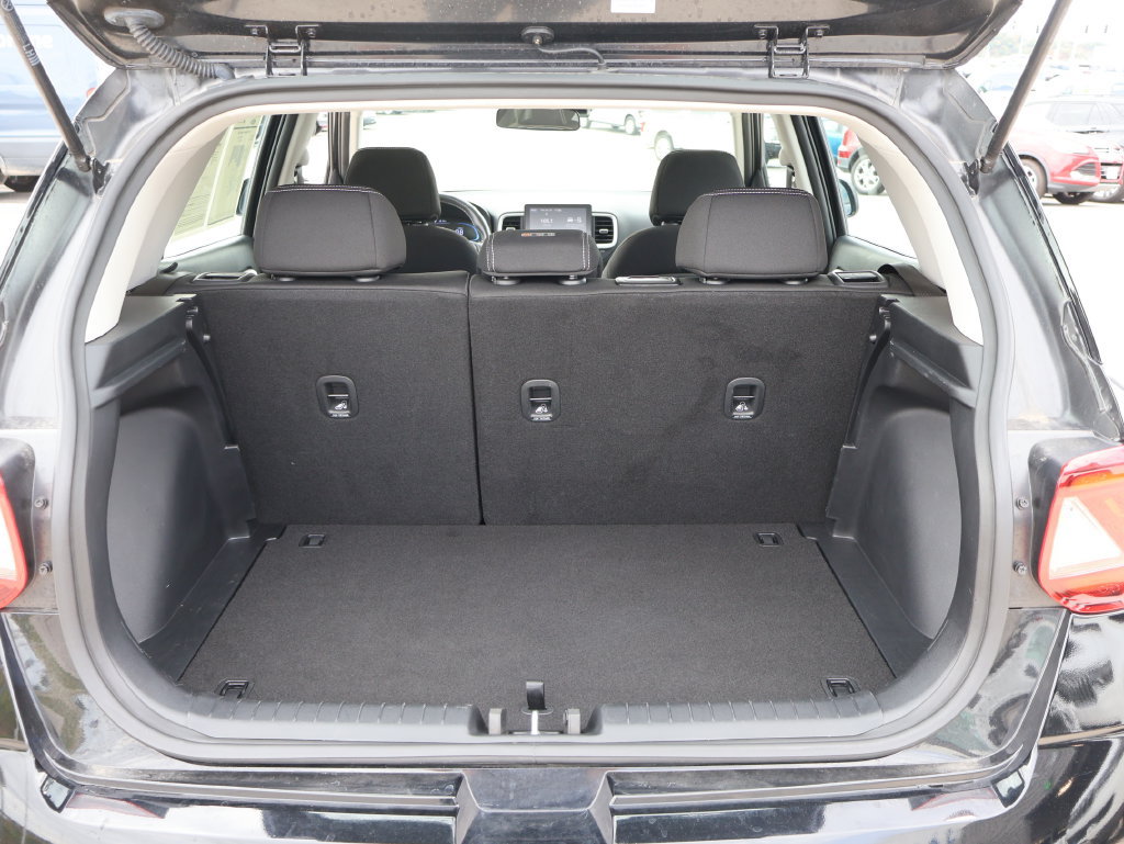 Used 2025 Hyundai Venue SEL FWD image 13