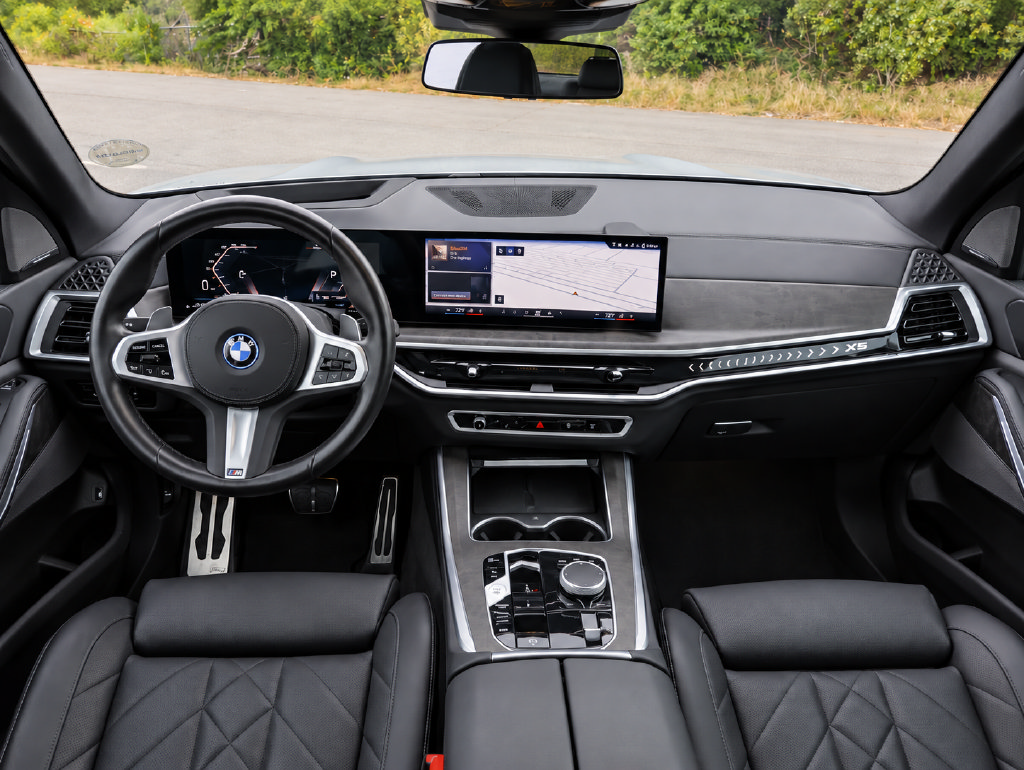 Used 2024 BMW X5 xDrive50e w/ M Sport Package AWD/4WD image 8