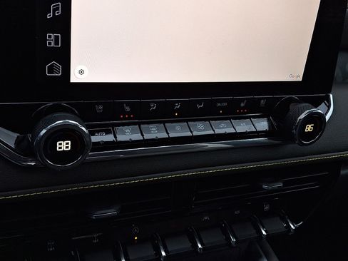 Used 2024 Chevrolet Colorado ZR2 w/ ZR2 Bison Edition image 17