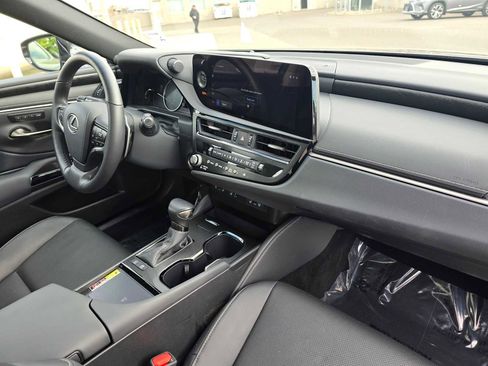 Certified 2025 Lexus ES 300h w/ Premium Package image 12