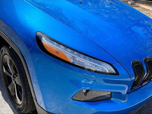 Used 2018 Jeep Cherokee Latitude w/ Altitude Package image 29