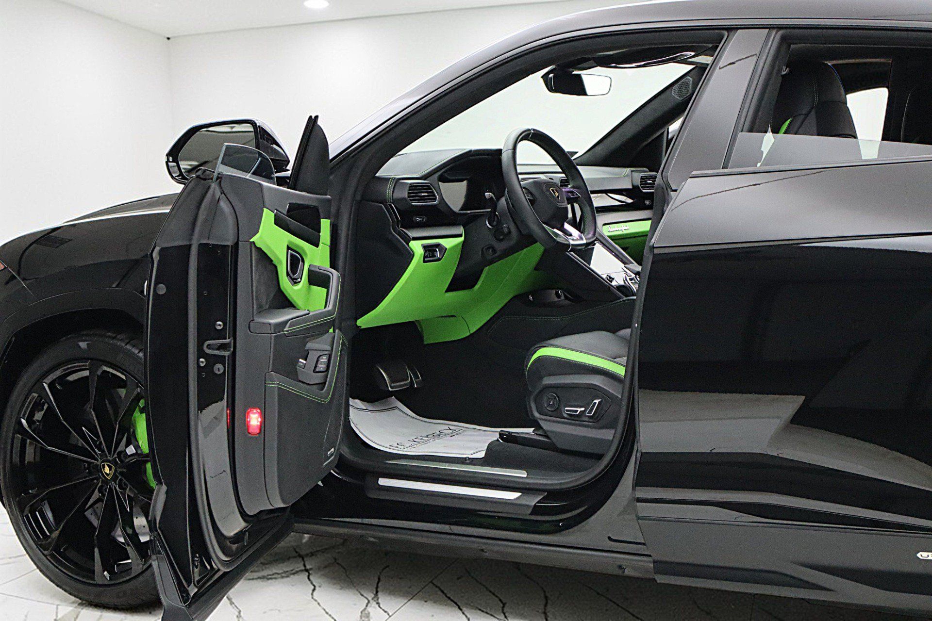 Used 2024 Lamborghini Urus S AWD/4WD image 8