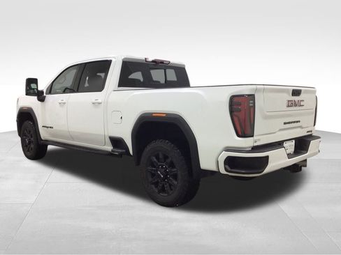 Used 2024 GMC Sierra 2500 AT4 w/ AT4 Premium Plus Package image 3