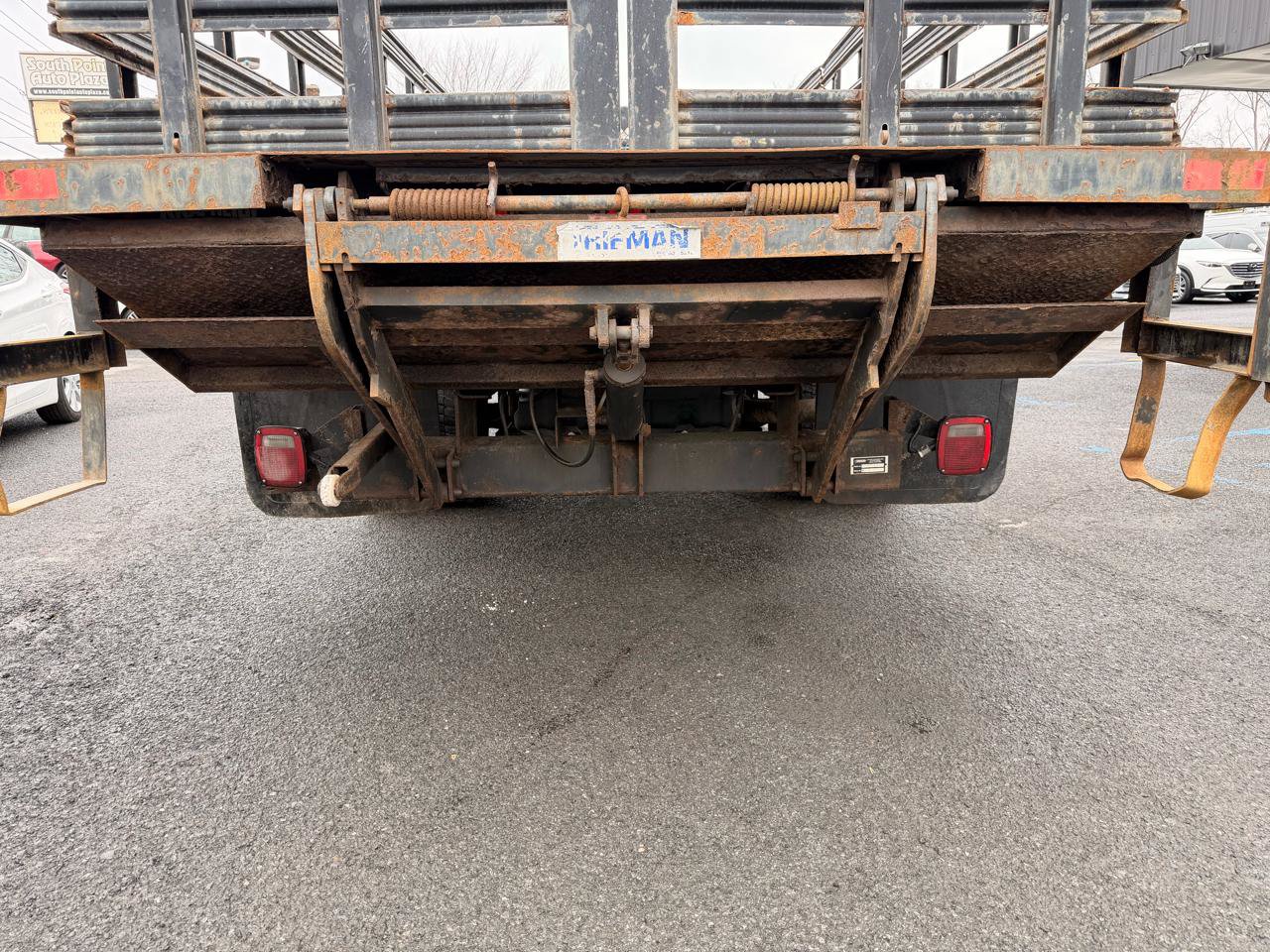 Used 2016 Ford F550 2WD Regular Cab Super Duty image 11
