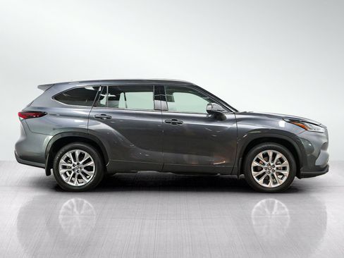 Used 2024 Toyota Highlander Limited AWD/4WD image 8