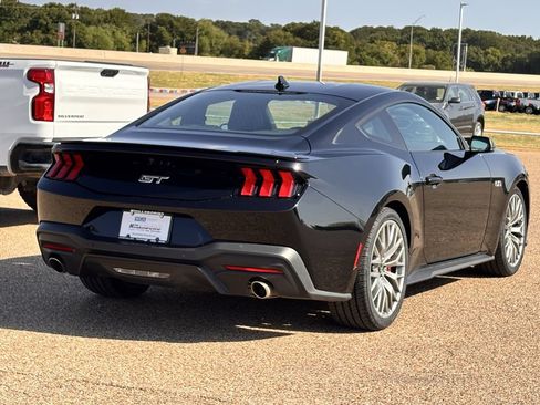 Used 2025 Ford Mustang GT Premium RWD image 8