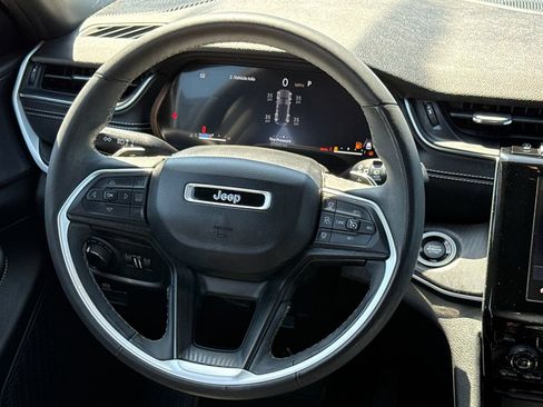 Used 2023 Jeep Grand Cherokee Altitude RWD image 13