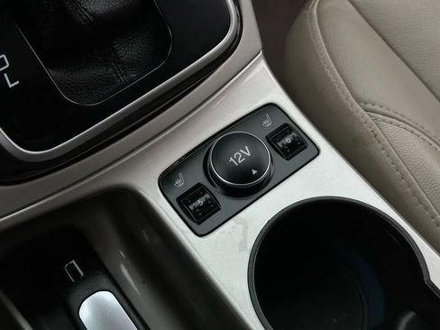 Used 2013 Ford C-MAX SEL image 39