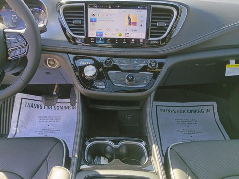 New 2026 Chrysler Pacifica Limited image 12
