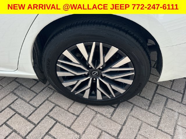 Used 2025 Nissan Altima 2.5 SV FWD image 11