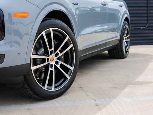 New 2025 Porsche Cayenne E-Hybrid Coupe image 12