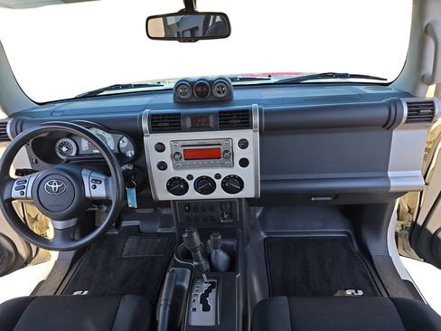 Used 2013 Toyota FJ Cruiser 4WD image 10