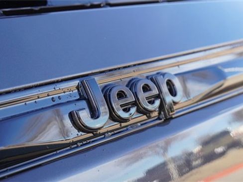 New 2025 Jeep Grand Cherokee Limited image 12
