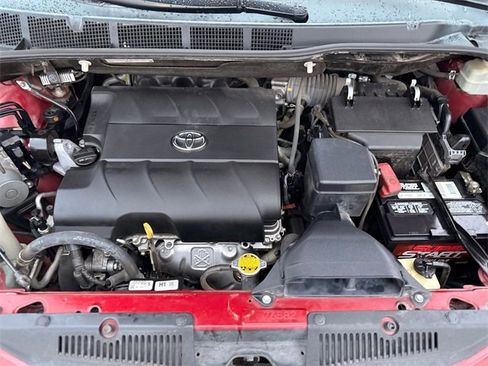Used 2015 Toyota Sienna LE image 23