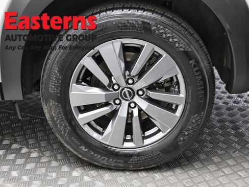 Used 2025 Nissan Pathfinder SV FWD image 8