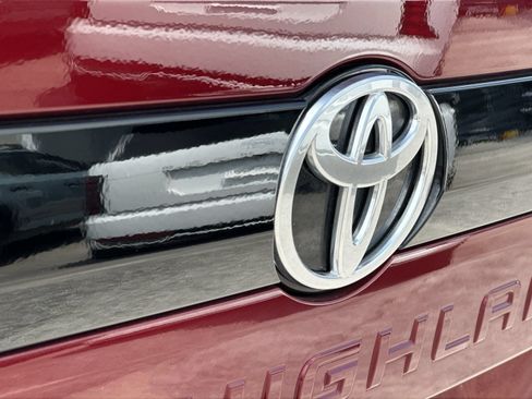 Used 2024 Toyota Grand Highlander XLE FWD image 27