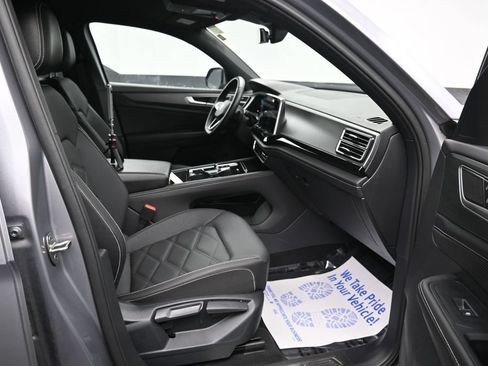Used 2025 Volkswagen Atlas Cross Sport SE FWD image 19