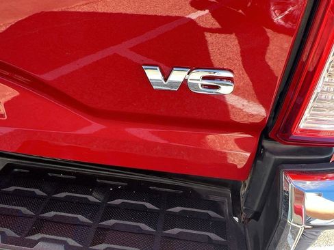 Used 2016 Toyota Tacoma SR5 image 9