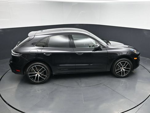 Certified 2025 Porsche Macan AWD/4WD image 21