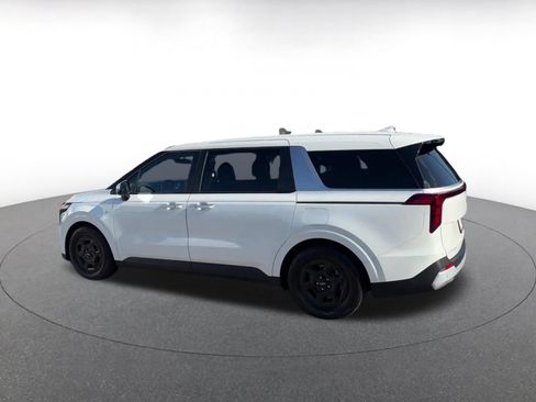 Used 2026 Kia Carnival FWD image 9